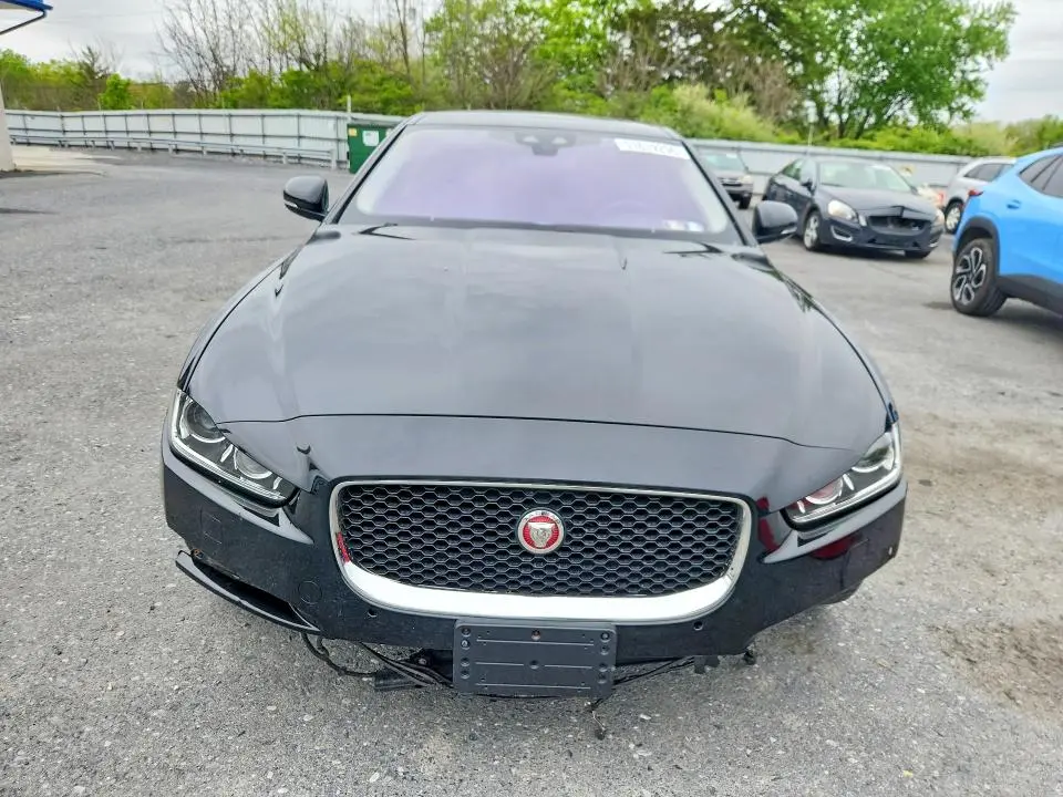 2018 JAGUAR XE PREMIUM  