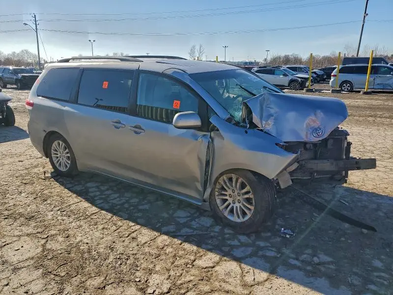 2013 TOYOTA SIENNA XLE  