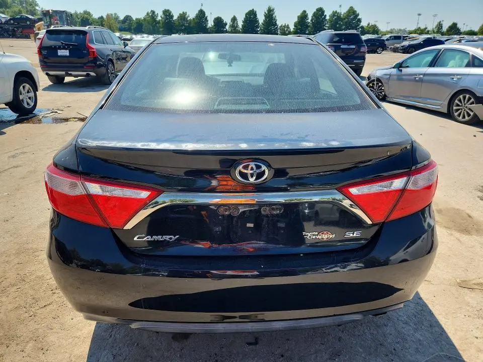 2015 TOYOTA CAMRY SE  