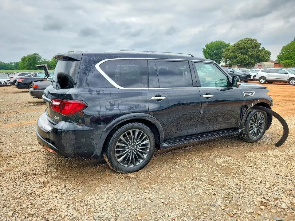 2023 INFINITI QX80 LUXE  