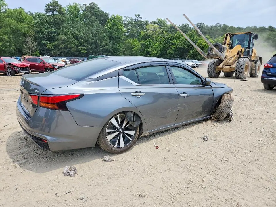2021 NISSAN ALTIMA SV  