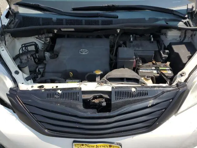 2013 TOYOTA SIENNA   