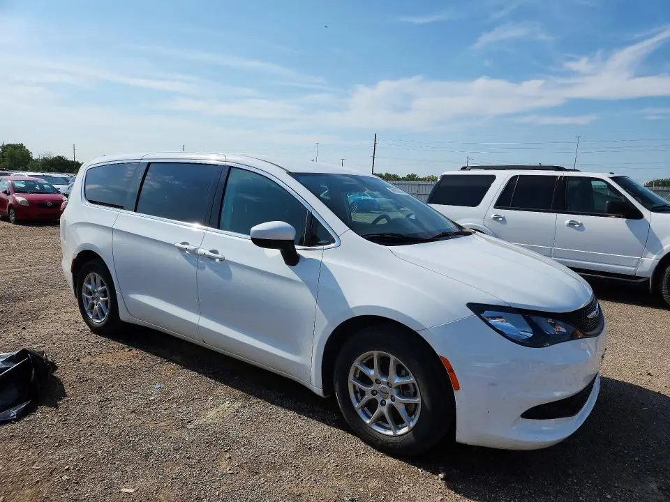 2022 CHRYSLER VOYAGER LX  