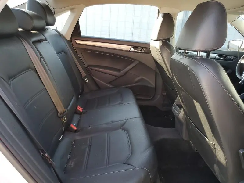 2015 VOLKSWAGEN PASSAT S  