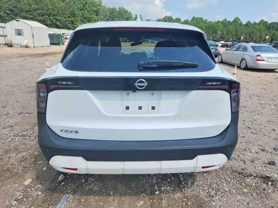 2025 NISSAN KICKS SV  