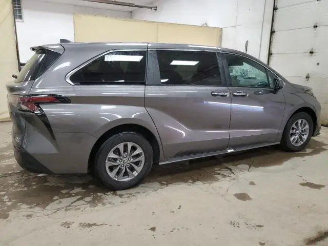 2024 TOYOTA SIENNA XLE