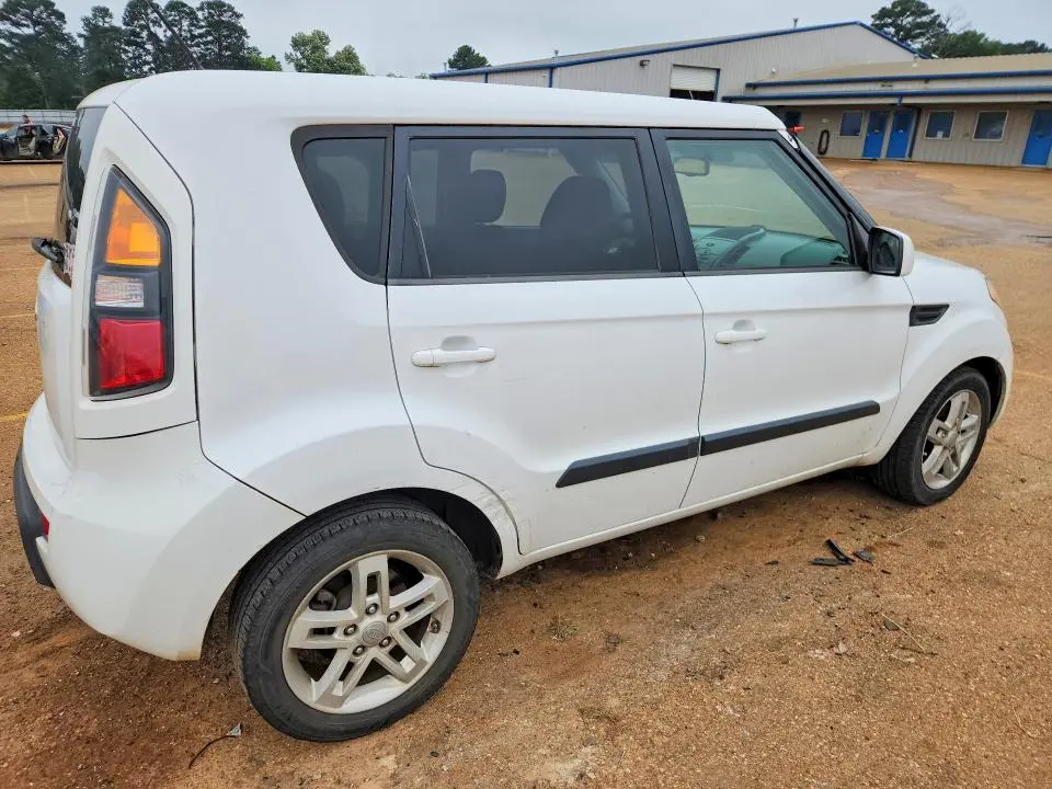 2011 KIA SOUL +  