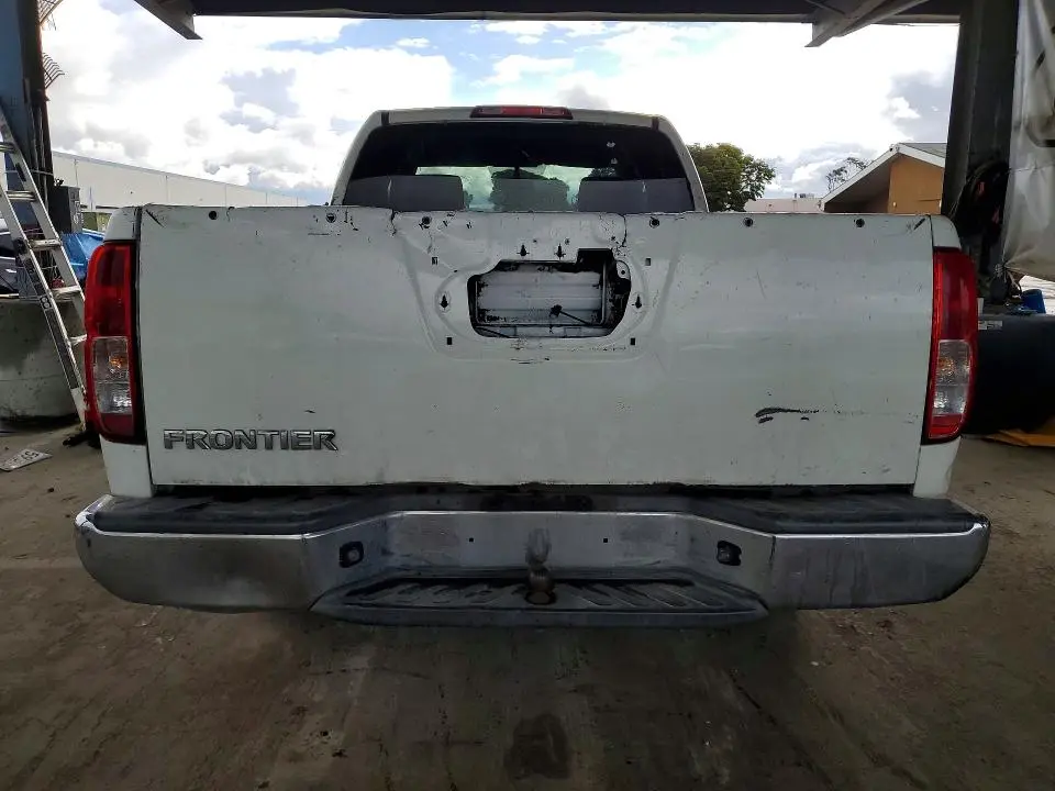 2014 NISSAN FRONTIER S  