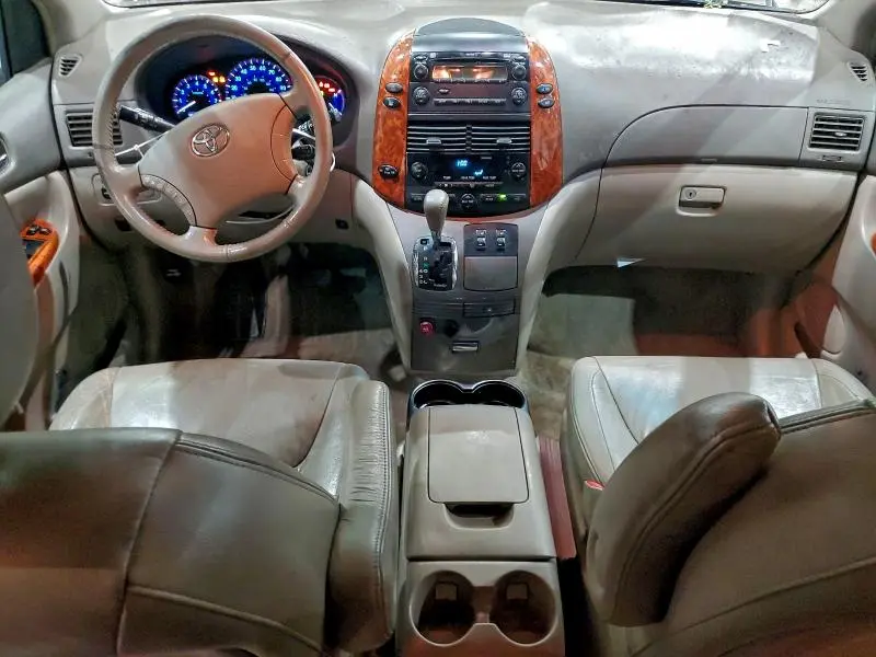 2010 TOYOTA SIENNA XLE  