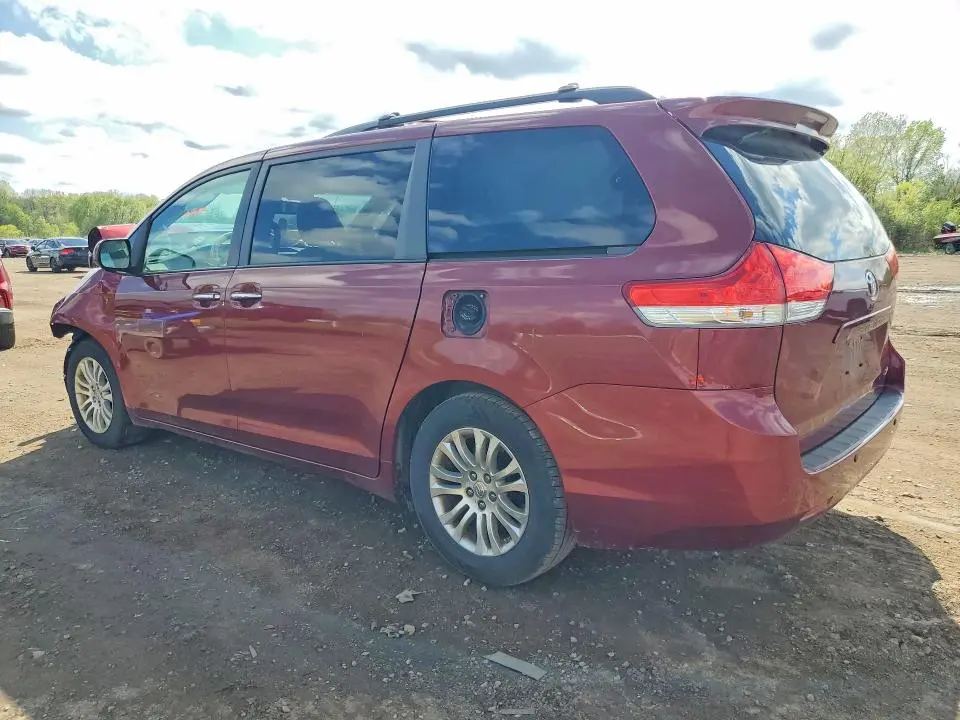 2012 TOYOTA SIENNA XLE 8-PASSENGER  