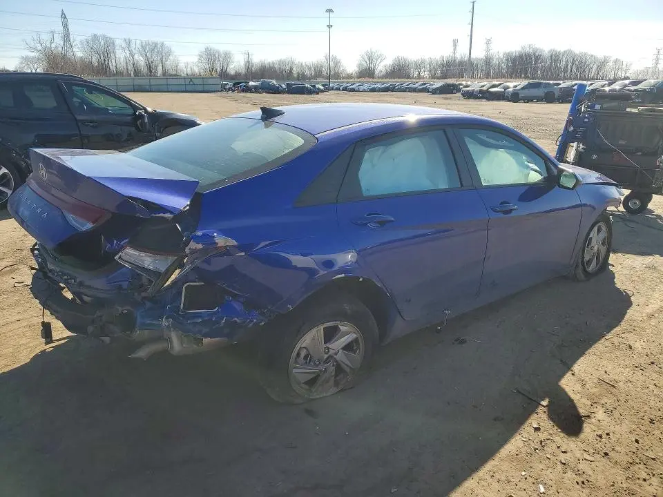 2025 HYUNDAI ELANTRA SE  