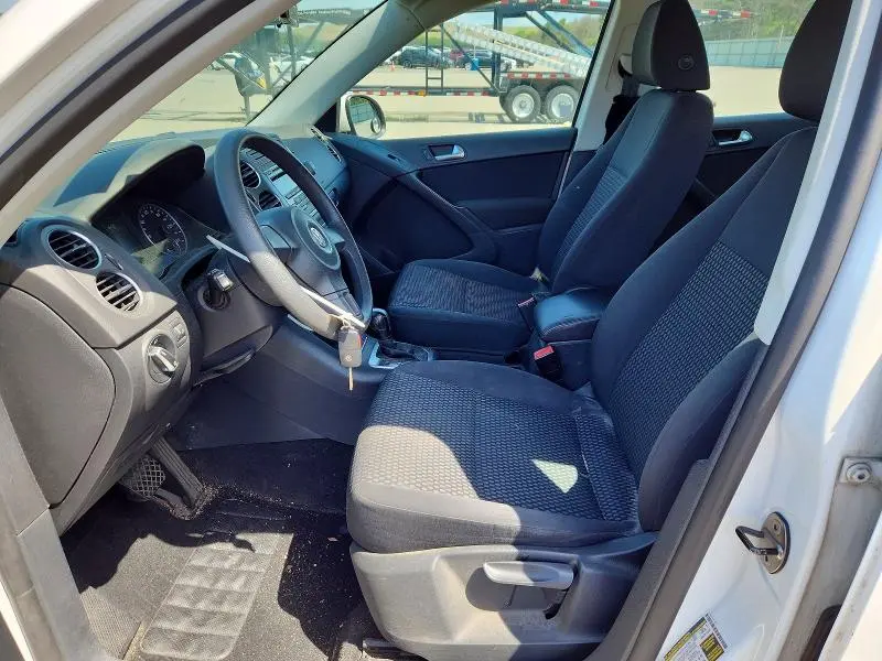 2011 VOLKSWAGEN TIGUAN   