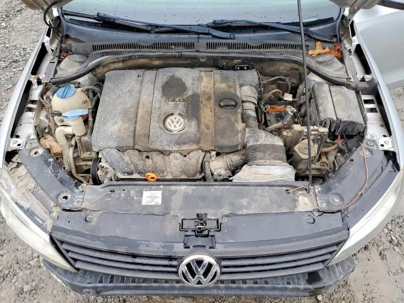 2012 VOLKSWAGEN JETTA SE  
