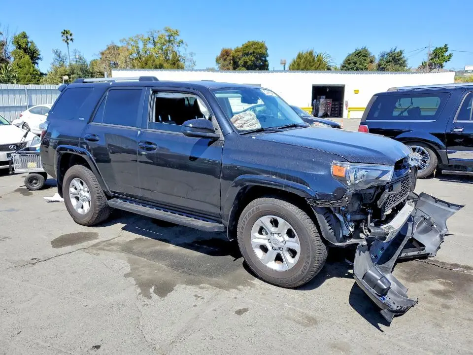 2023 TOYOTA 4RUNNER SR5  