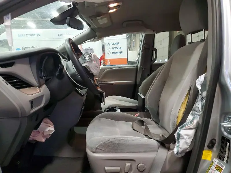 2019 TOYOTA SIENNA LE 8-PASSENGER  