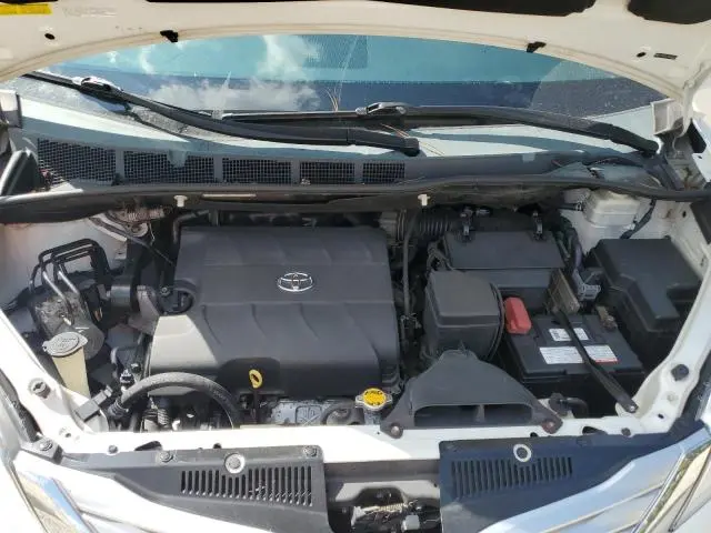 2013 TOYOTA SIENNA XLE  