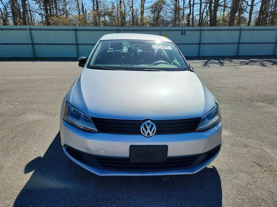 2011 VOLKSWAGEN JETTA BASE  