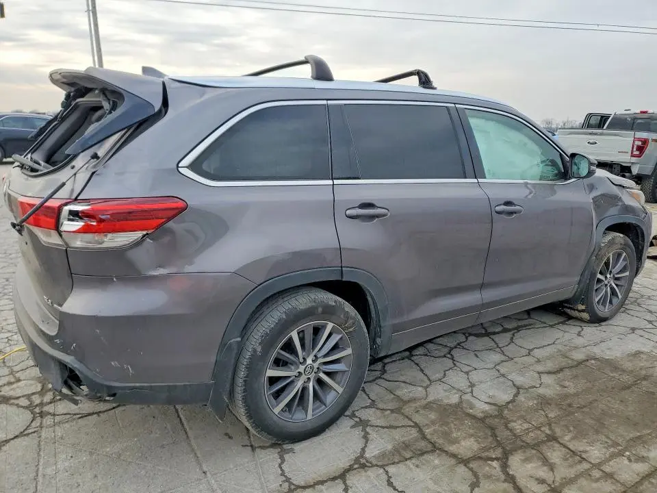 2017 TOYOTA HIGHLANDER XLE  