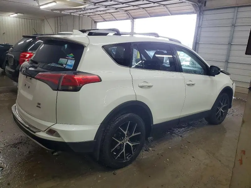 2016 TOYOTA RAV4 SE  