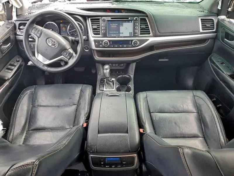 2017 TOYOTA HIGHLANDER SE  