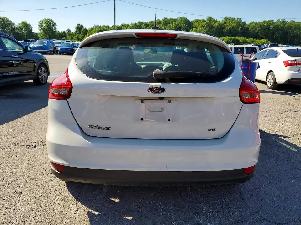 2015 FORD FOCUS SE  