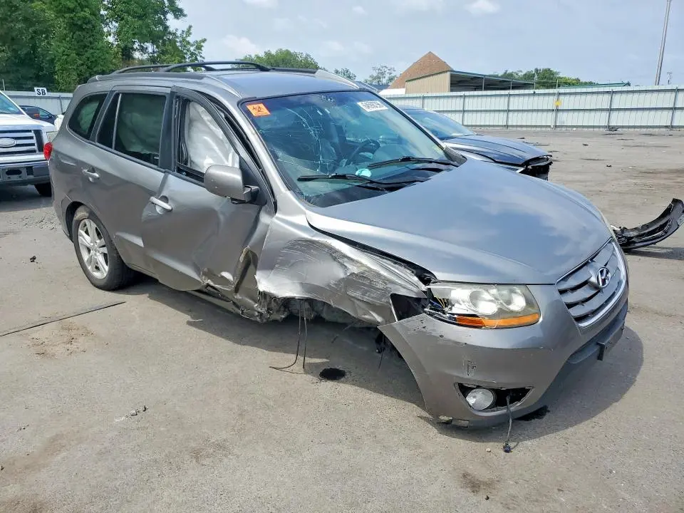 2011 HYUNDAI SANTA FE SE  