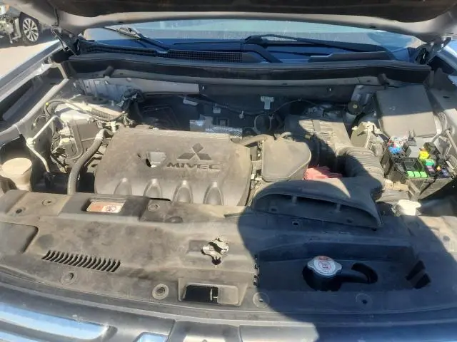 2014 MITSUBISHI OUTLANDER ES  