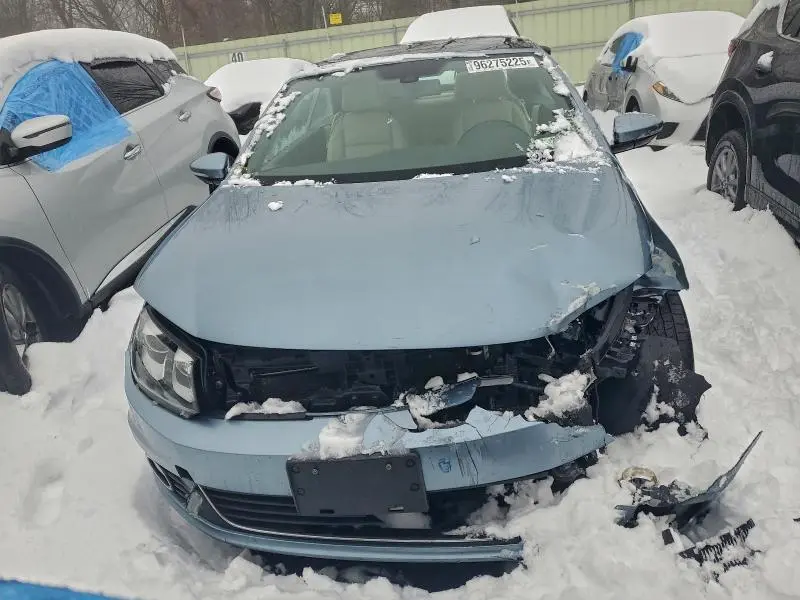 2015 VOLKSWAGEN EOS LUX  