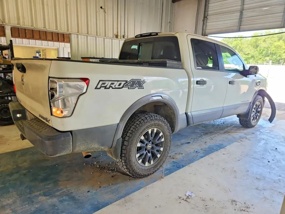 2017 NISSAN TITAN PRO-4X  