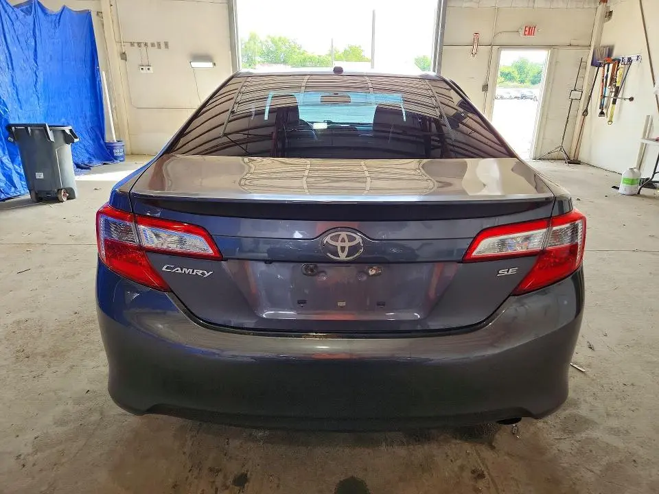 2014 TOYOTA CAMRY SE  
