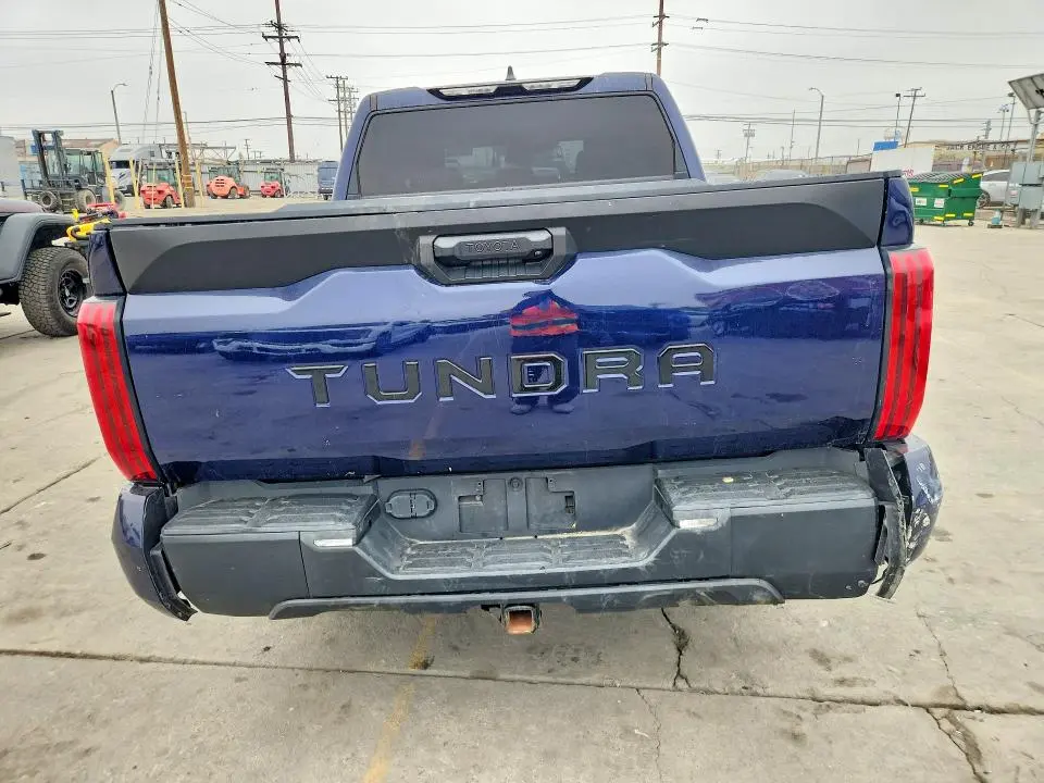 2022 TOYOTA TUNDRA SR5  