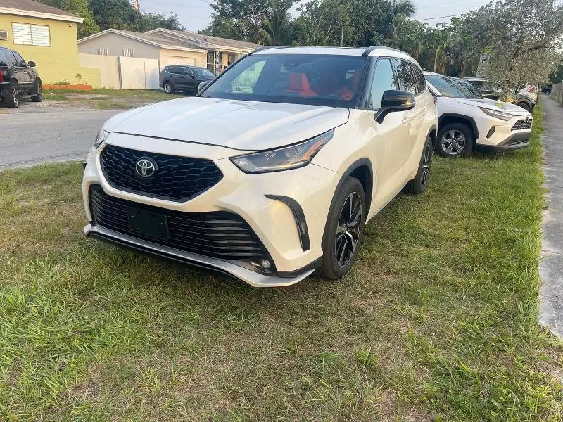 2021 TOYOTA HIGHLANDER XSE  