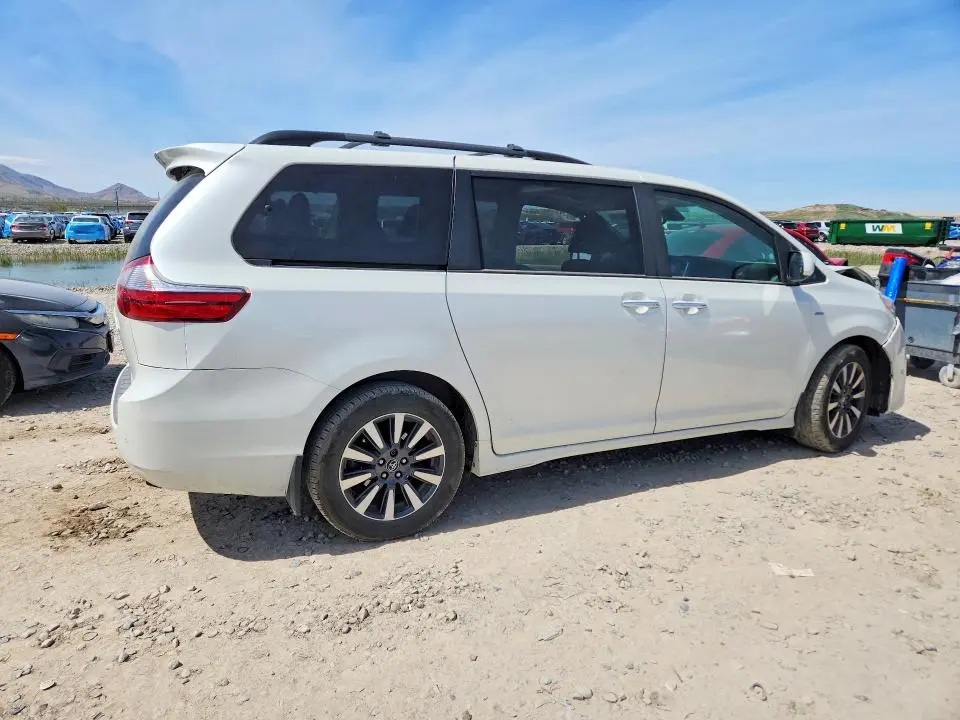 2018 TOYOTA SIENNA XLE PREMIUM 7-PASSENGER  