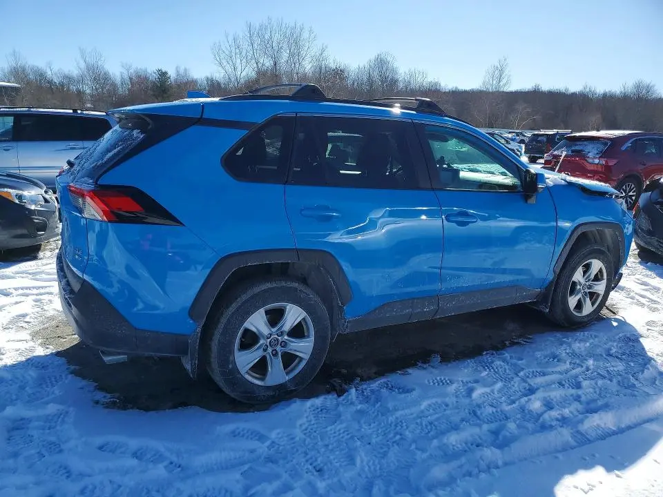 2021 TOYOTA RAV4 XLE  
