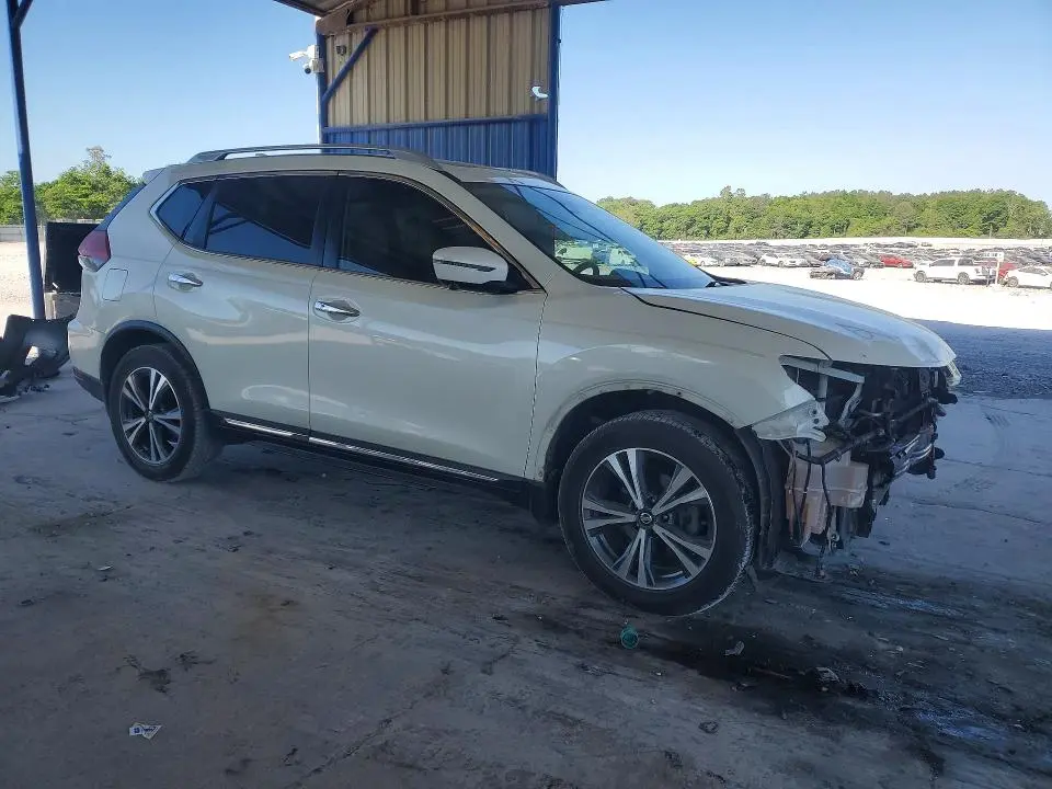 2017 NISSAN ROGUE SL  
