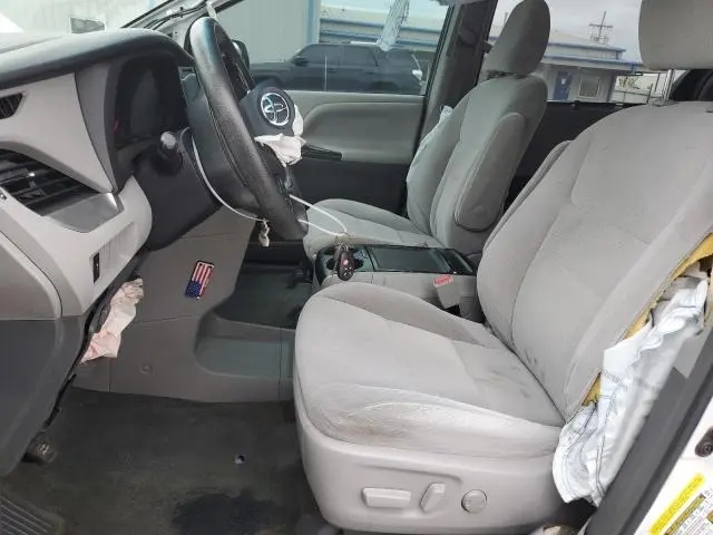 2015 TOYOTA SIENNA LE  