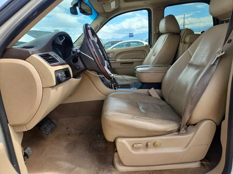 2011 CADILLAC ESCALADE LUXURY  