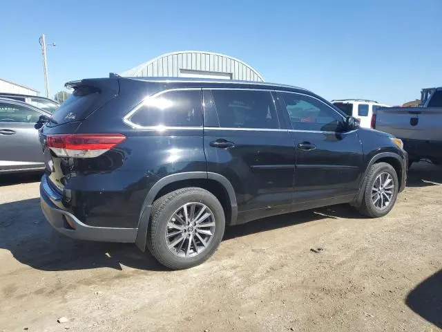 2017 TOYOTA HIGHLANDER SE  
