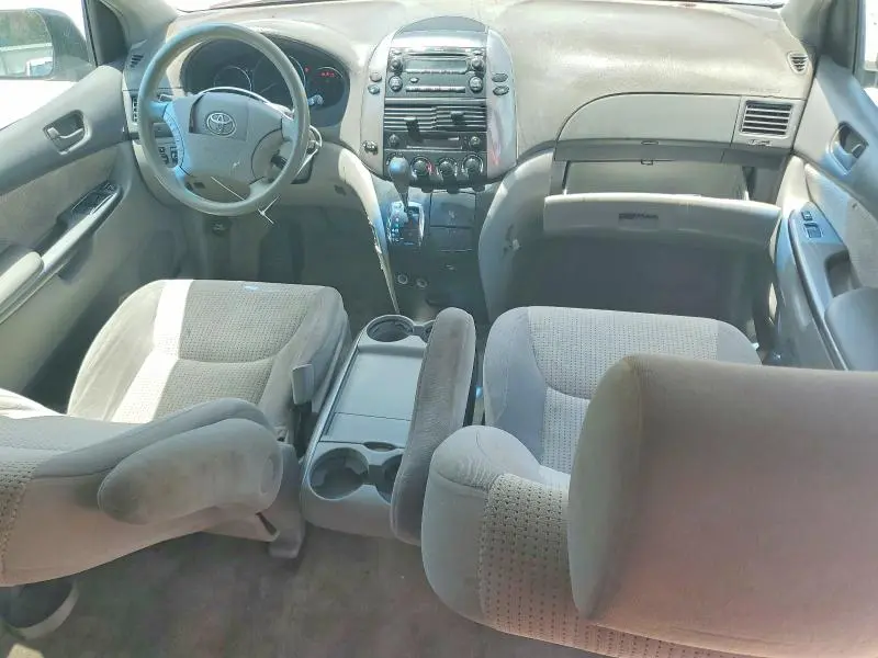 2010 TOYOTA SIENNA LE 7-PASSENGER  