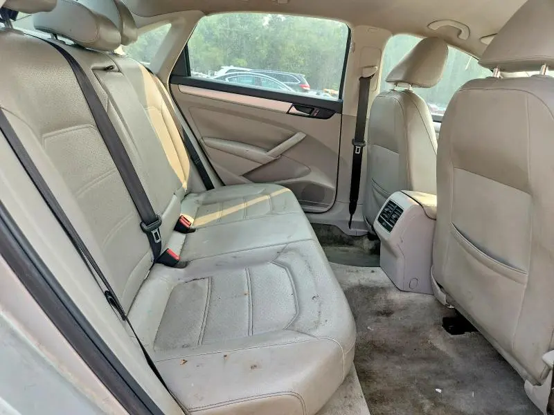 2013 VOLKSWAGEN PASSAT SE  