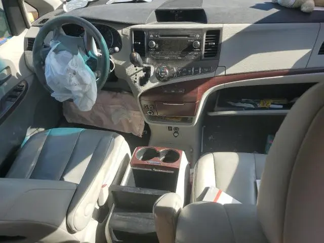2011 TOYOTA SIENNA XLE  