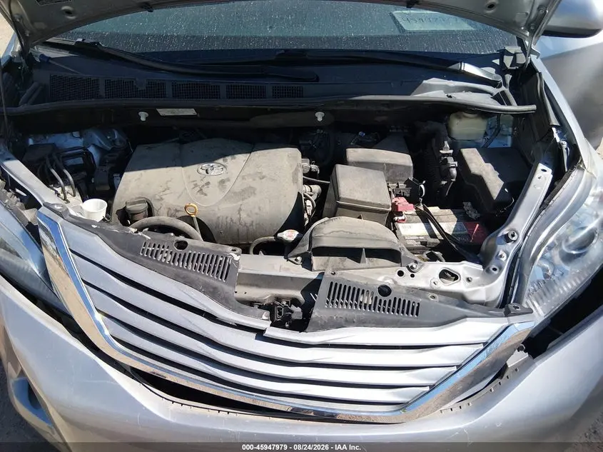 2017 TOYOTA SIENNA LE 8 PASSENGER
