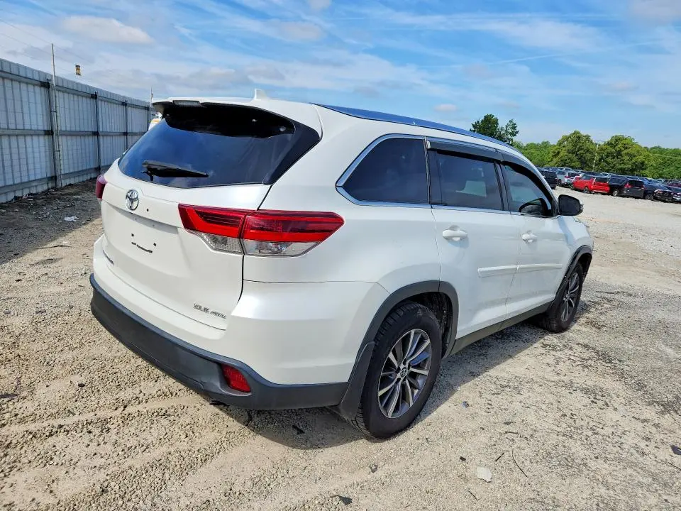 2019 TOYOTA HIGHLANDER XLE  