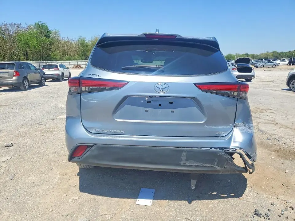 2022 TOYOTA HIGHLANDER XLE  