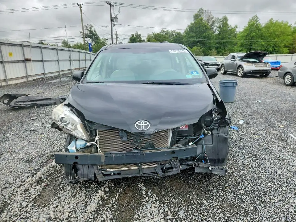 2012 TOYOTA SIENNA LE  