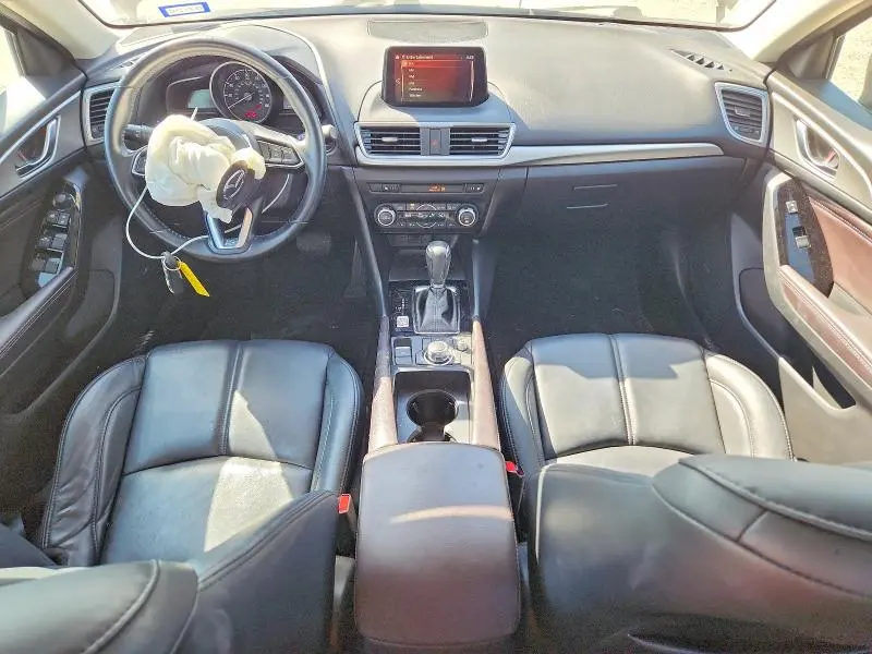 2017 MAZDA 3 TOURING  