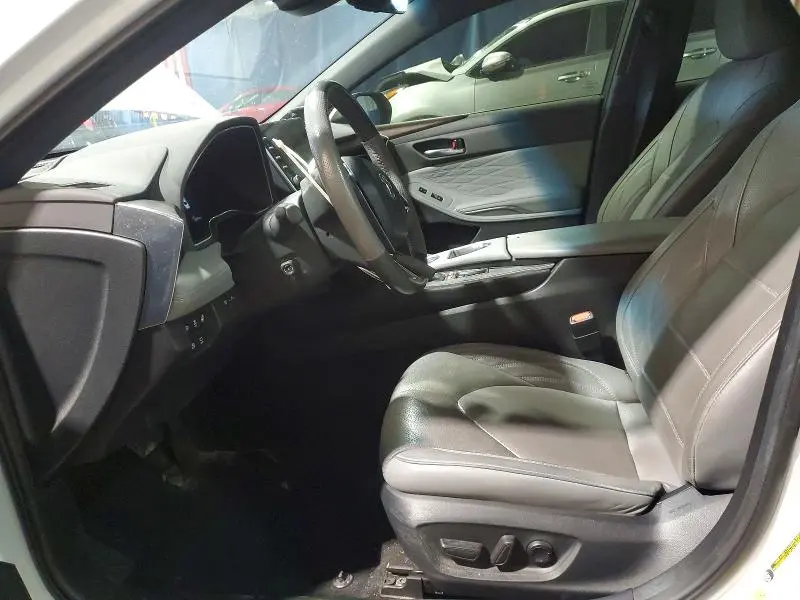 2022 TOYOTA AVALON LIMITED  