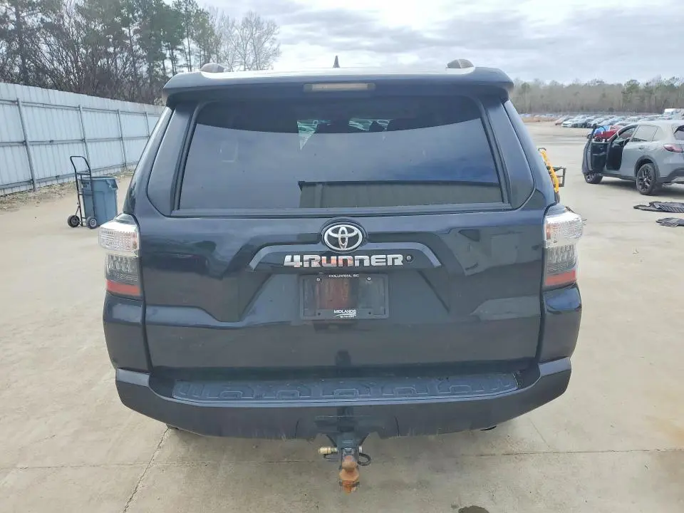2021 TOYOTA 4RUNNER SR5  