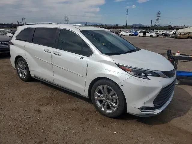 2022 TOYOTA SIENNA LIMITED  