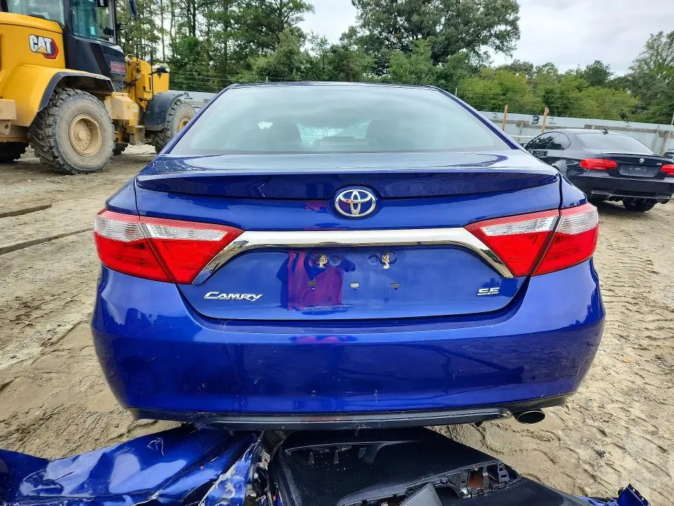 2015 TOYOTA CAMRY SE  